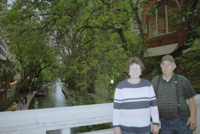 TEXAS S.A.RIVERWALK TOM & SISSY.JPG
